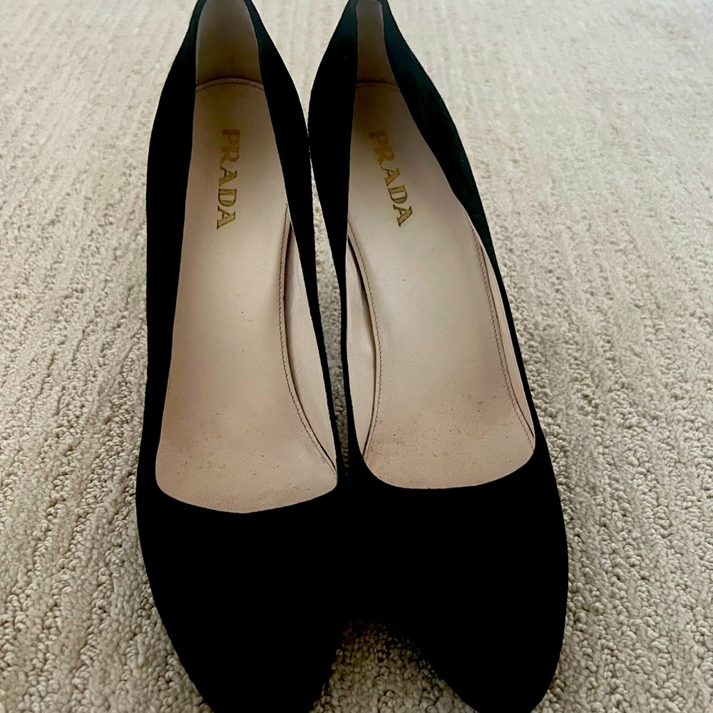 Prada Black Velvet black pumps size 39 %100 authentic